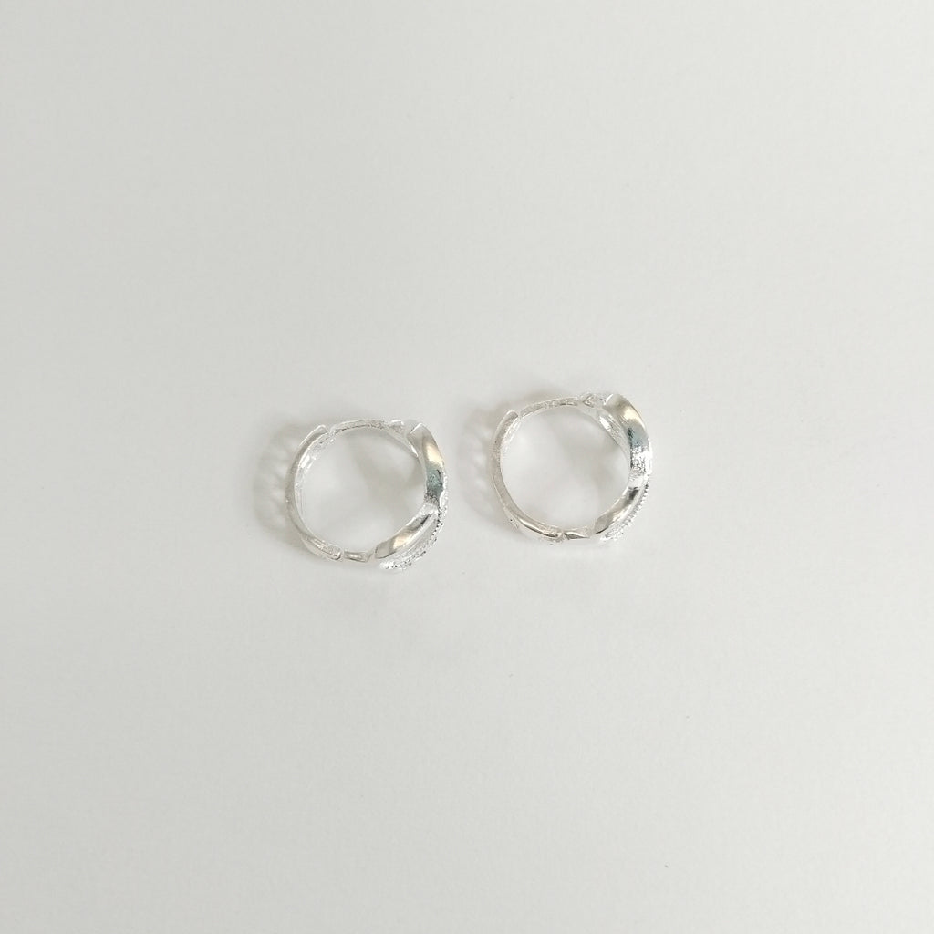 HUGGIES INFINITO CIRCONIAS PLATA .925 2.4 GR (NUEVO)