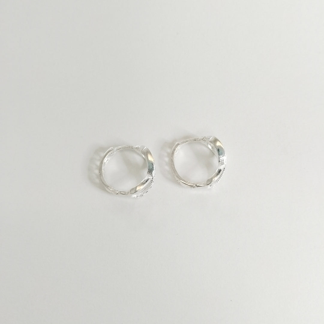 HUGGIES INFINITO CIRCONIAS PLATA .925 2.4 GR (NUEVO)