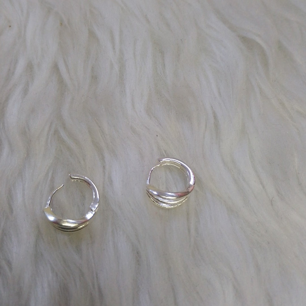 HUGGIES PLATA .925 2.7 GR (NUEVO)
