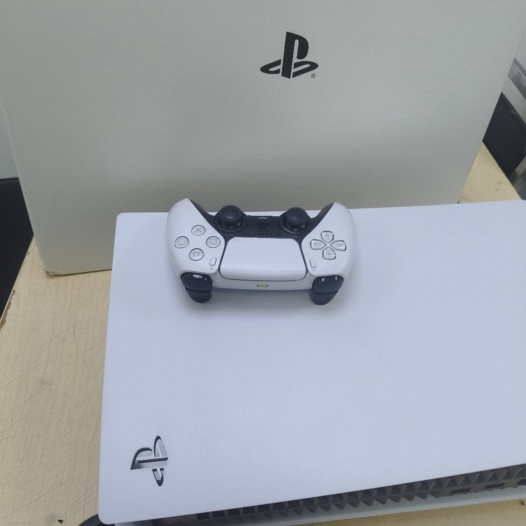 CONSOLA DE VIDEOJUEGO SONY PS5 825 SSD (SEMINUEVO)