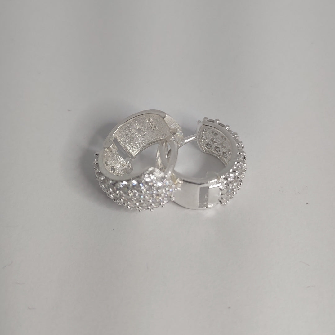 HUGGIES C/CIRCONIAS PLATA .925 5.6 GR (NUEVO)