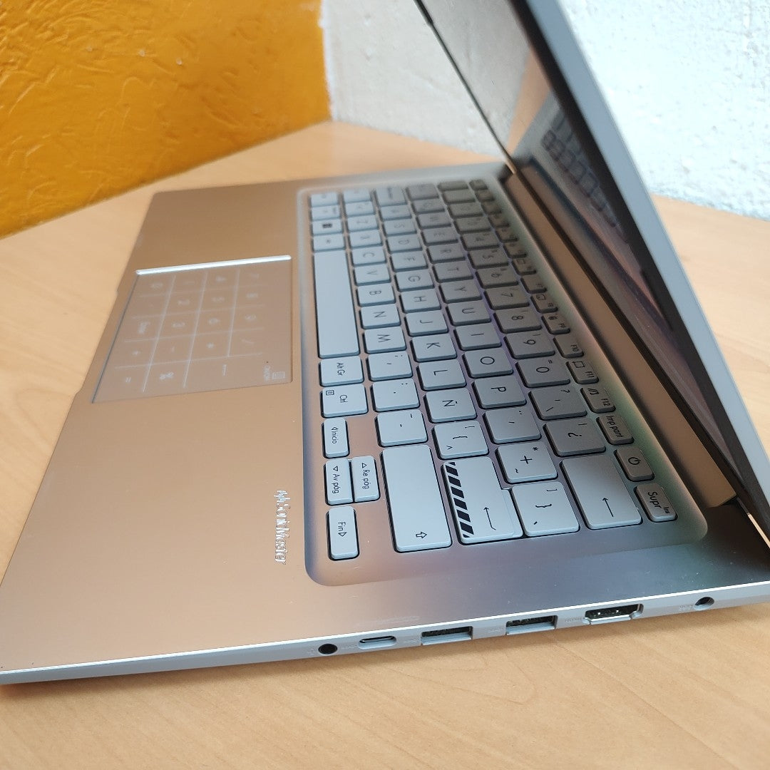 LAPTOP ASUS VIVOBOOK 14 X1404VA-NK1060W (2025) 512 GB SSD 8 GB RAM (SEMINUEVO)