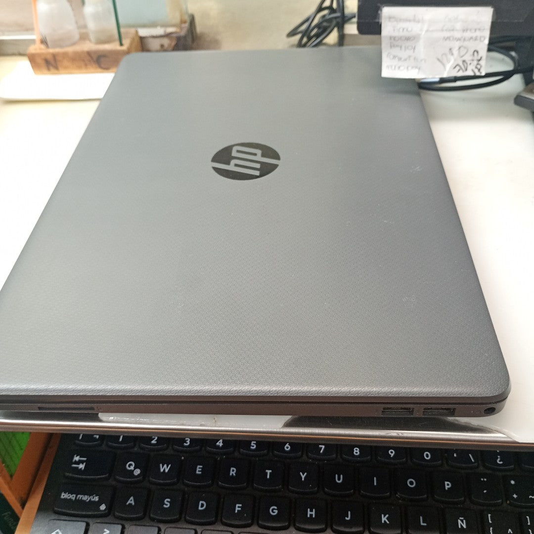 LAPTOP HP 255 G9 (2024) 512 GB SSD 8 GB RAM (SEMINUEVO)