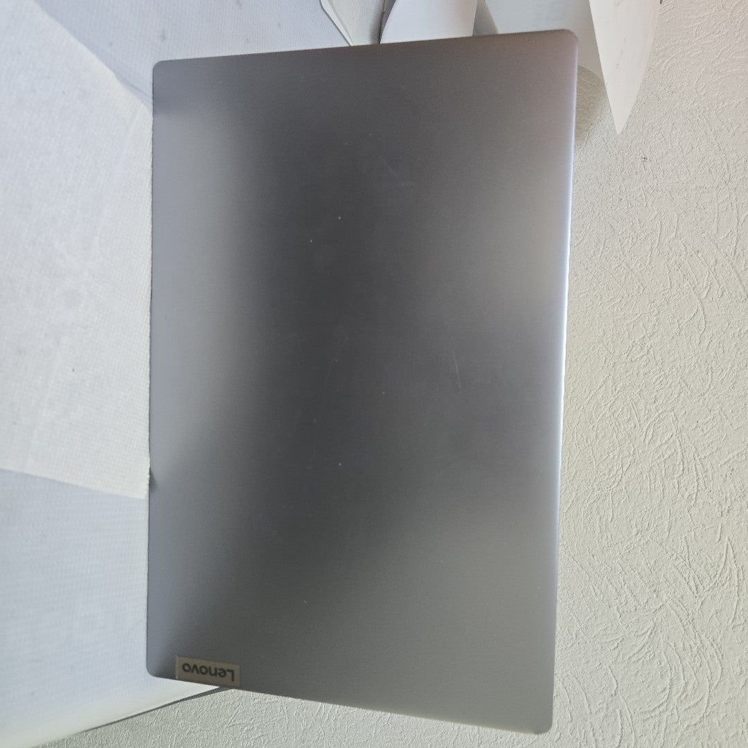 LAPTOP LENOVO IDEAPAD SLIM 3 15IAH8 (2024) 512 GB SSD 8 GB RAM (SEMINUEVO)