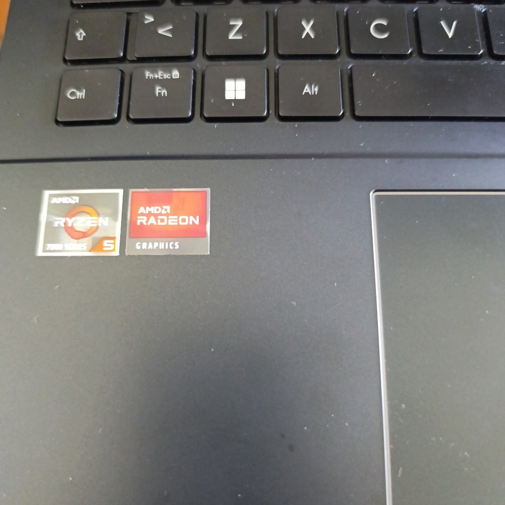 LAPTOP ASUS VIVOBOOK GO  E1504FA-NJ601W (2024) 512 GB SSD 8 GB RAM (SEMINUEVO)