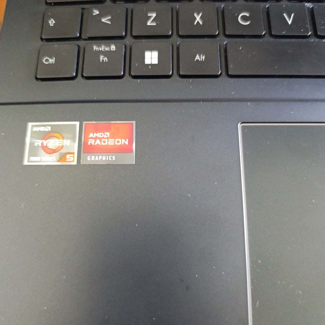 LAPTOP ASUS VIVOBOOK GO  E1504FA-NJ601W (2024) 512 GB SSD 8 GB RAM (SEMINUEVO)