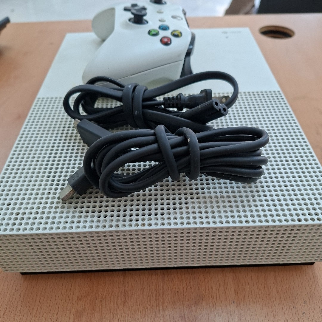 CONSOLA DE VIDEOJUEGO MICROSOFT XBOX ONE S 1 TB (SEMINUEVO)