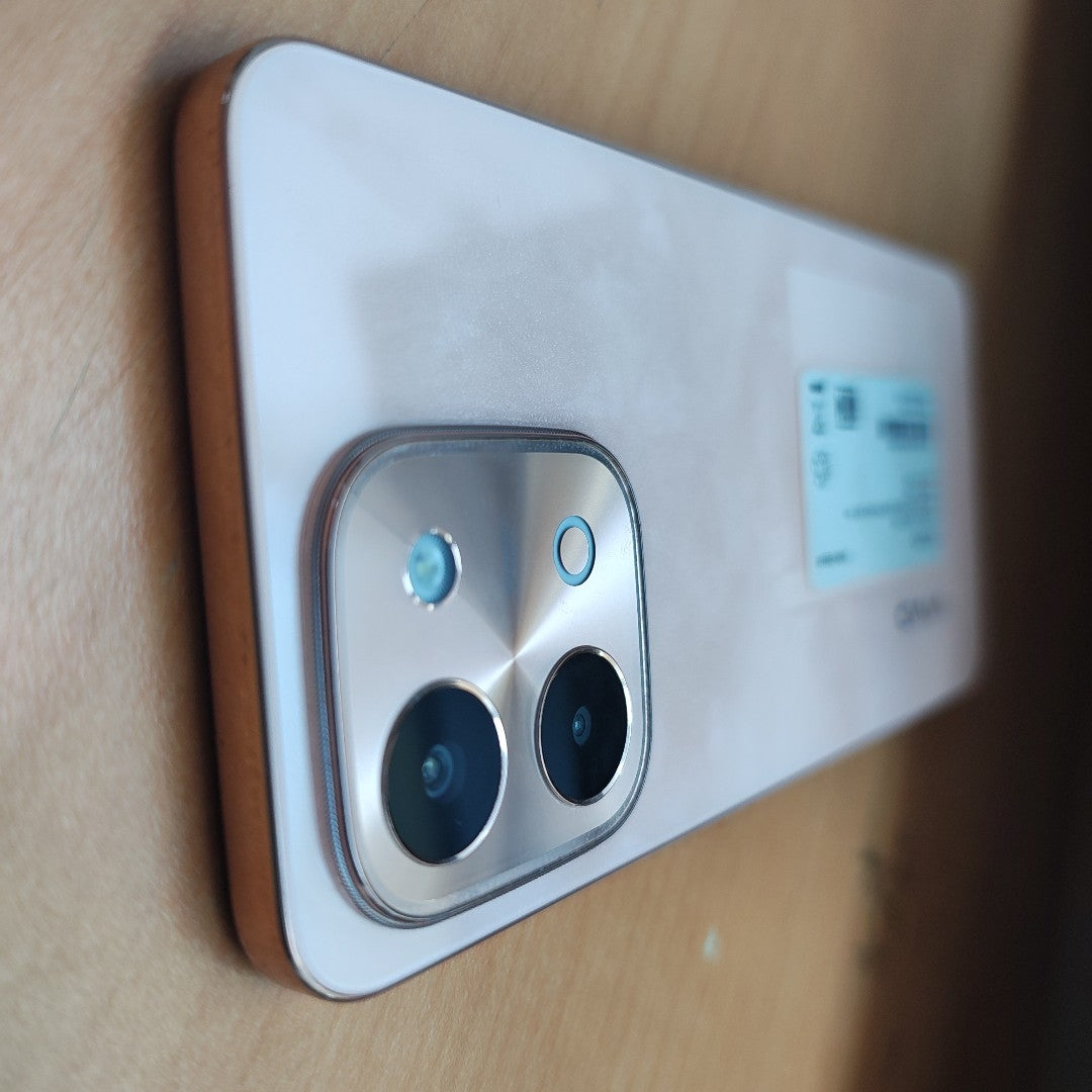 CELULAR VIVO Y28 V2352 256 GB 8 GB RAM (SEMINUEVO)