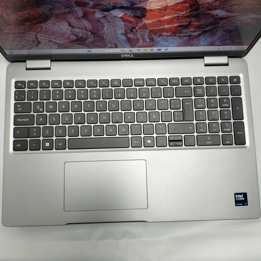 LAPTOP DELL LATITUDE 5550 (2024) 512 GB SSD 16 GB RAM (SEMINUEVO)