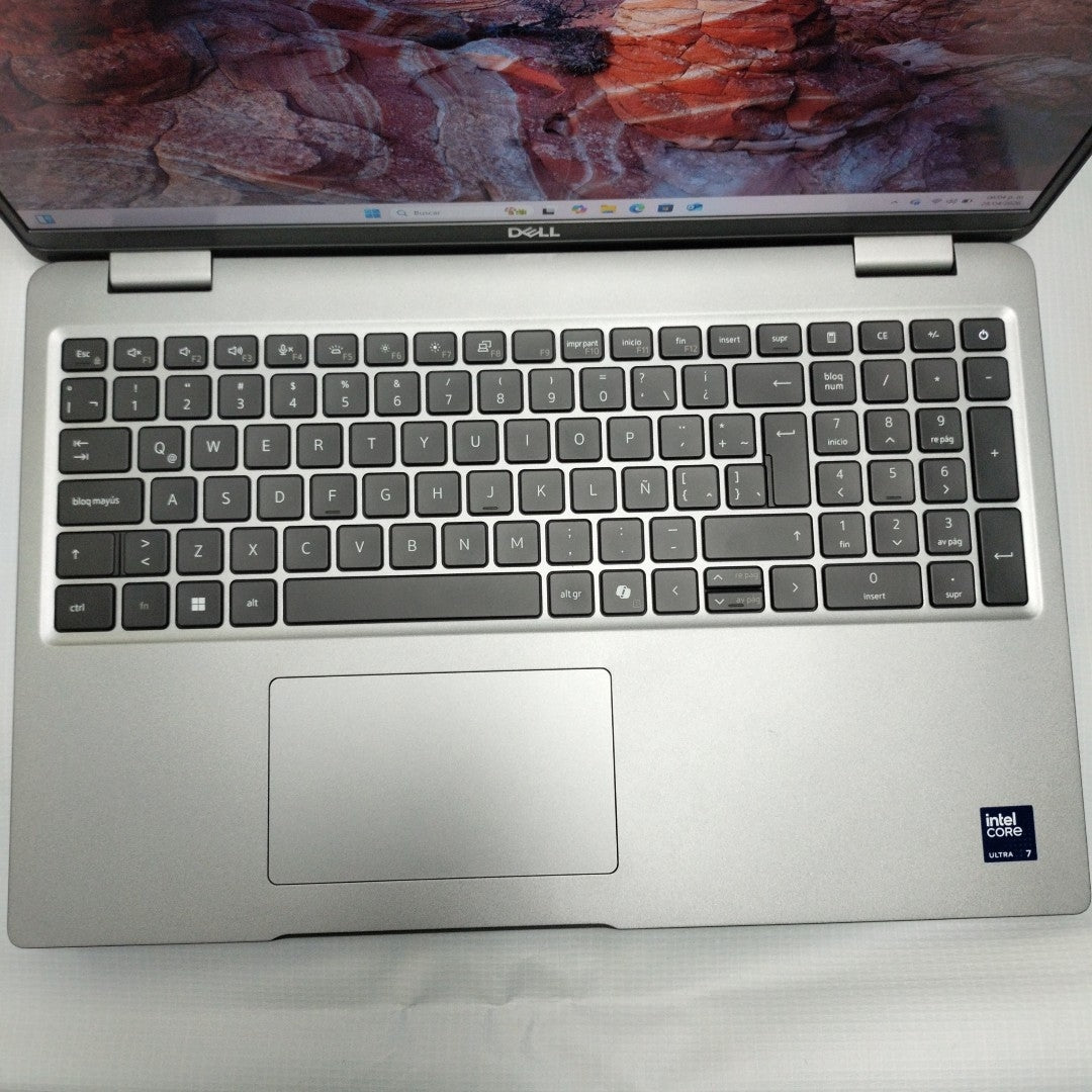 LAPTOP DELL LATITUDE 5550 (2024) 512 GB SSD 16 GB RAM (SEMINUEVO)