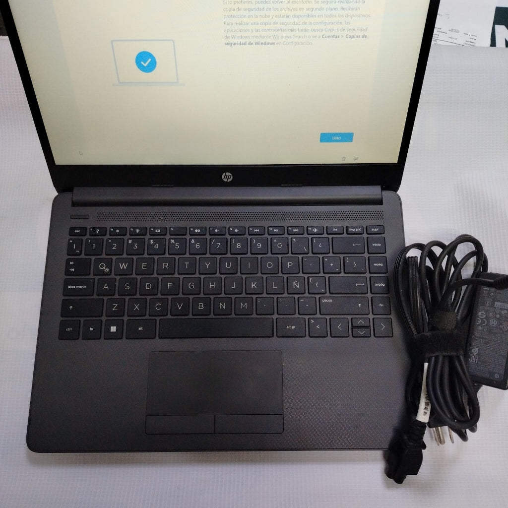 LAPTOP HP 245 G9 (2024) 256 GB SSD 8 GB RAM (SEMINUEVO)