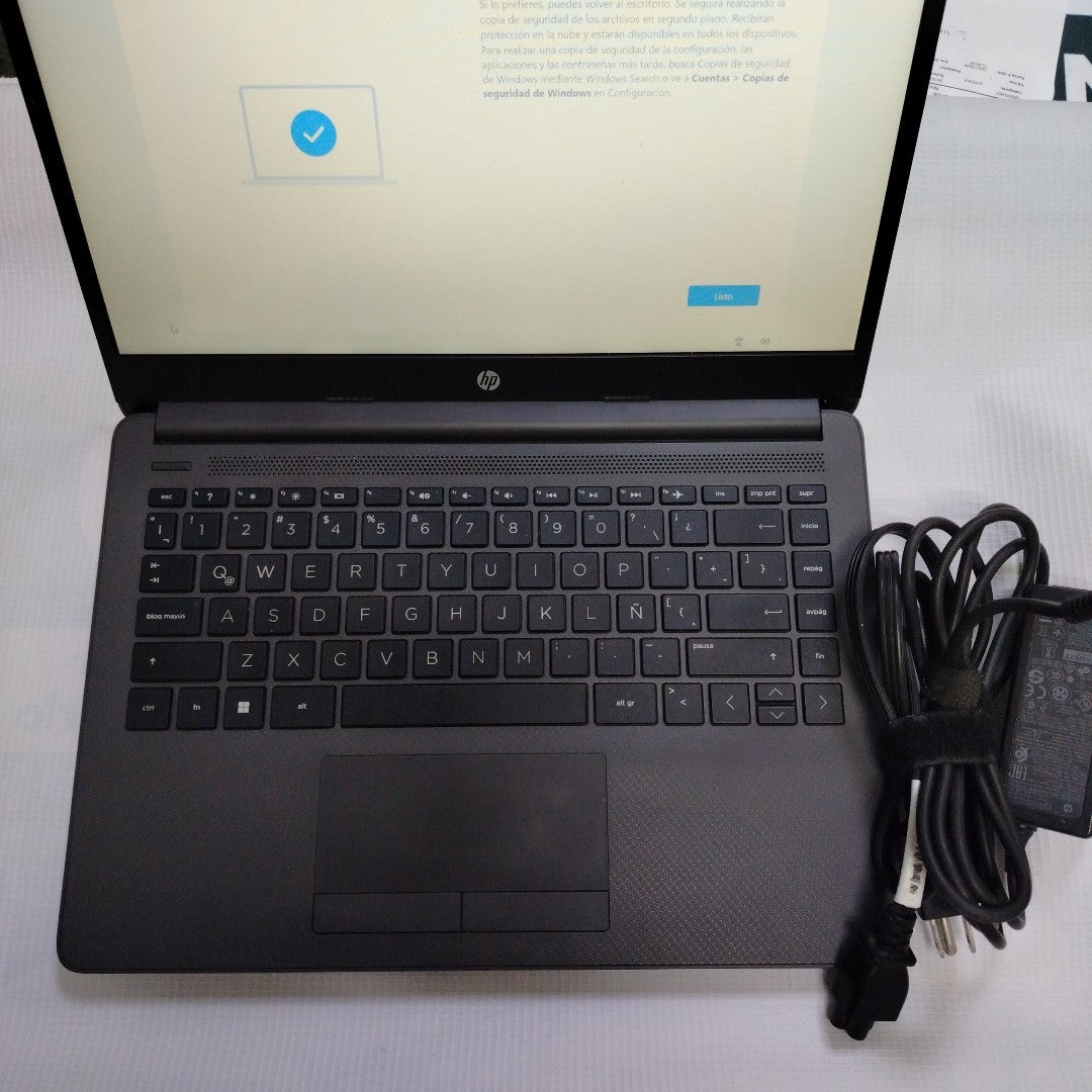 LAPTOP HP 245 G9 (2024) 256 GB SSD 8 GB RAM (SEMINUEVO)