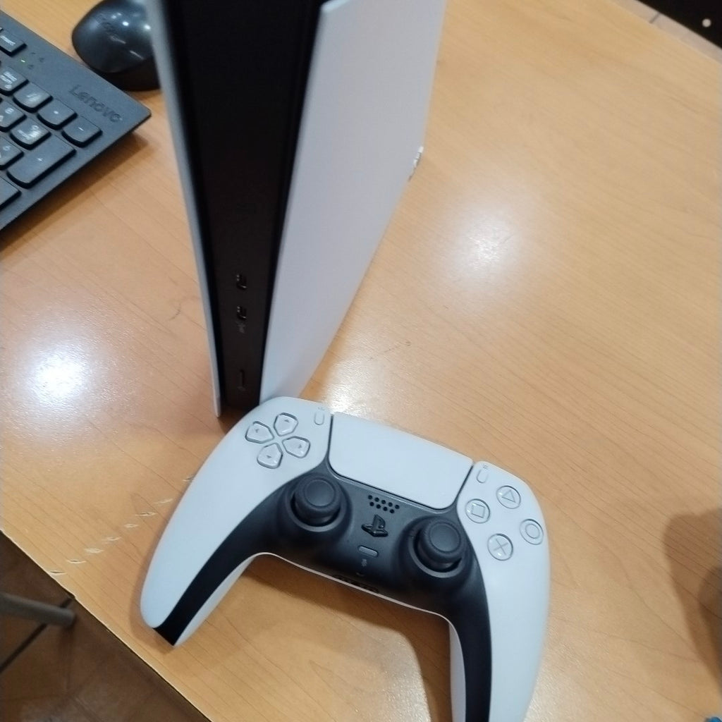 CONSOLA DE VIDEOJUEGO SONY PS5 DIGITAL 825 SSD (SEMINUEVO)