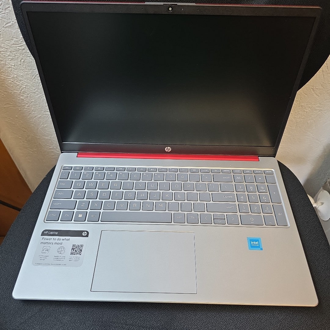 LAPTOP HP 15-FD0083WM (2024) 128 GB SSD 4 GB RAM (SEMINUEVO)