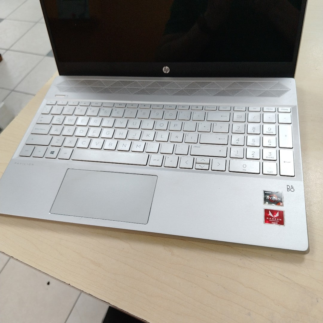 LAPTOP HP PAVILION 15-CW1012LA (2023) 1 TB + 128 GB SSD 12 GB RAM (SEMINUEVO)