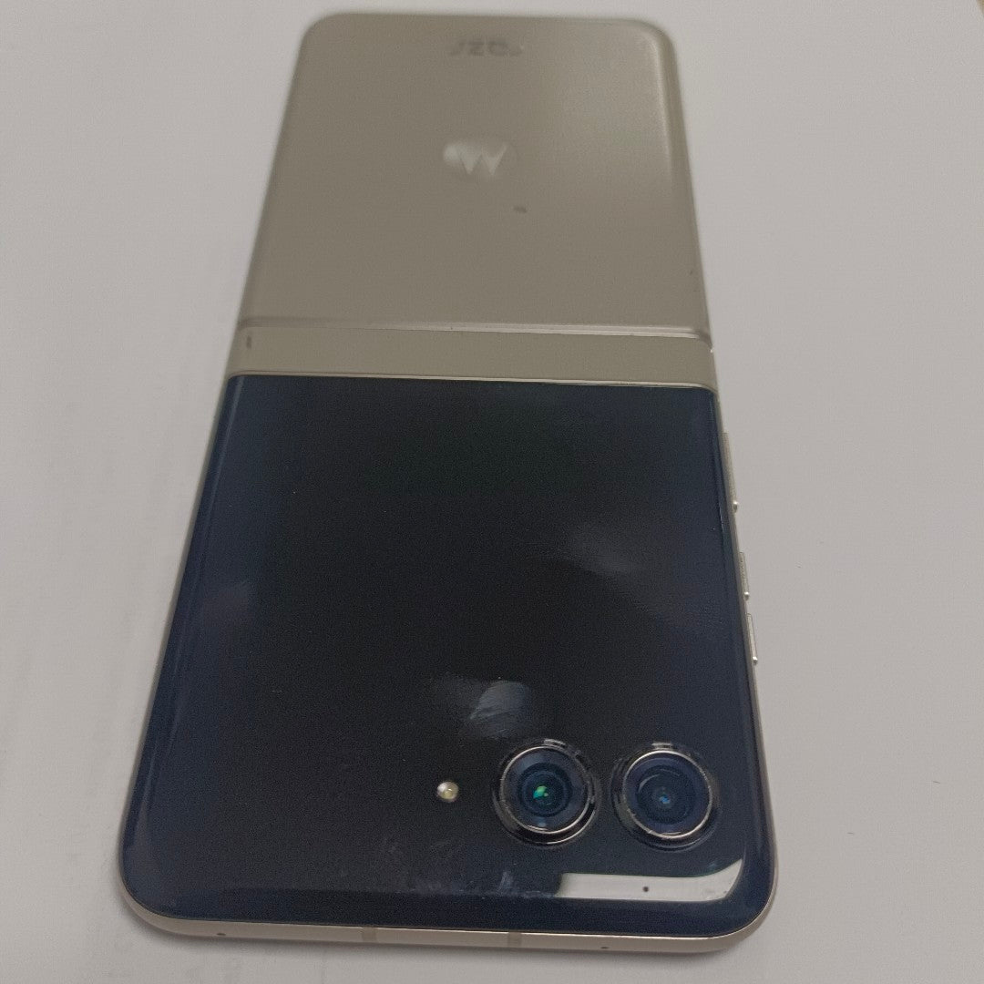CELULAR MOTOROLA RAZR 50 5G XT2453-1 512 GB 12 GB RAM (SEMINUEVO)