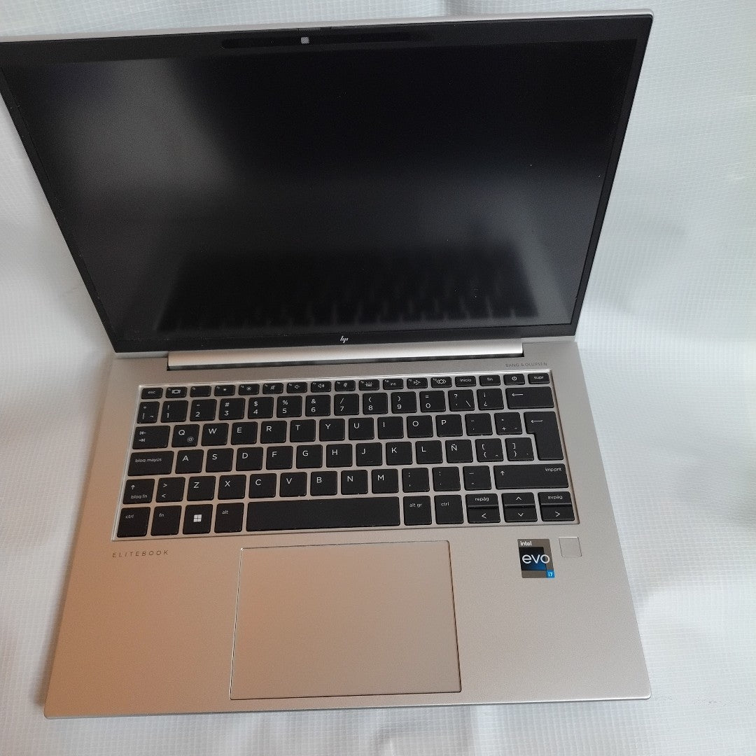LAPTOP HP ELITEBOOK 840 G9 (2024) 256 GB SSD 16 GB RAM (SEMINUEVO)
