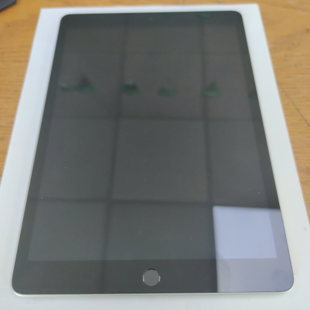 TABLETA APPLE IPAD 9 A2602 256 GB 3 GB RAM (SEMINUEVO)