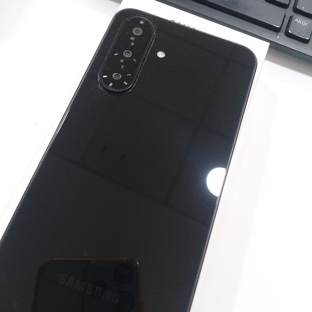 CELULAR SAMSUNG GALAXY A26 5G SM-A266M (2025) 128 GB 6 GB RAM (SEMINUEVO)
