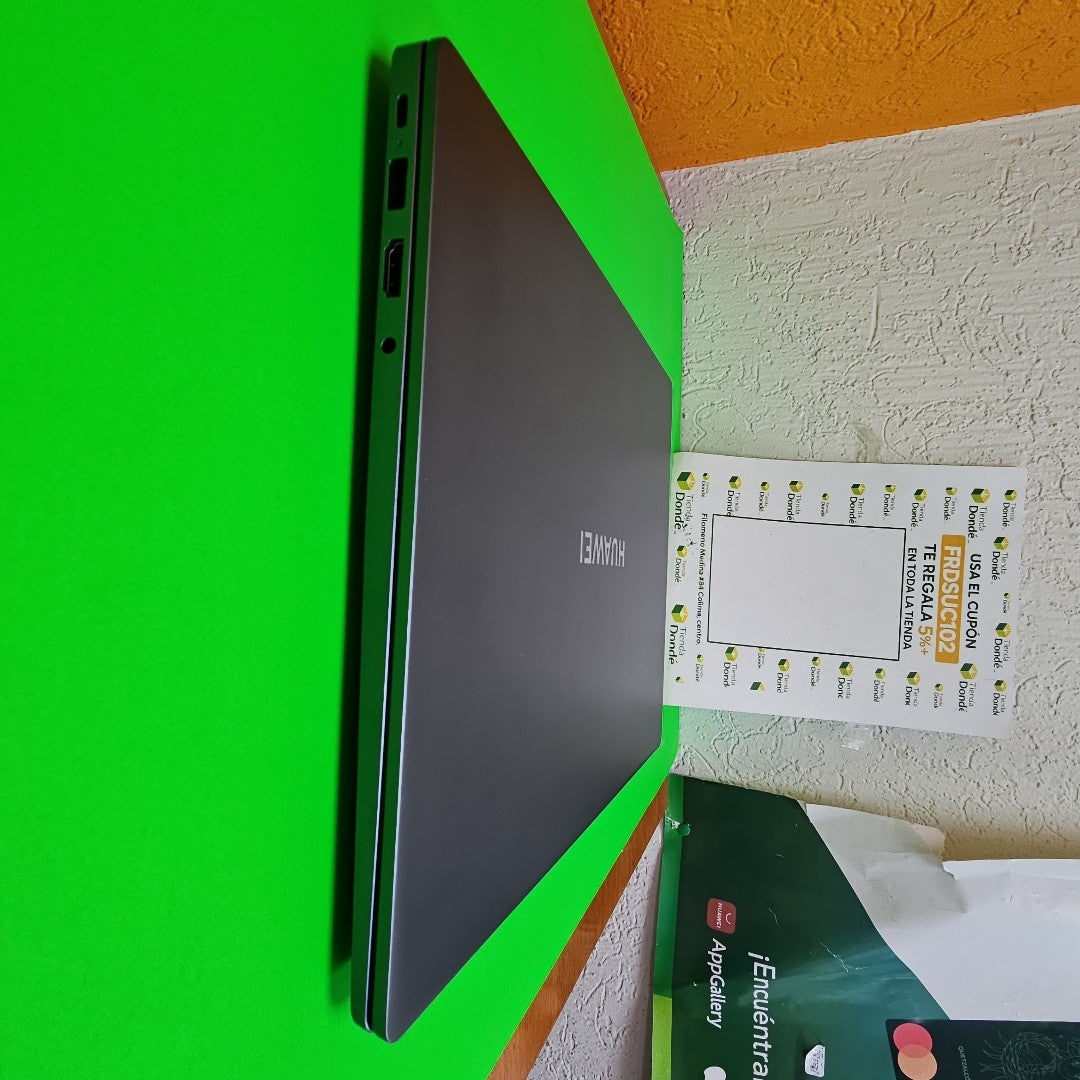 LAPTOP HUAWEI MATEBOOK D16 MCLG-X (2024) 1 TB SSD 16 GB RAM (SEMINUEVO)