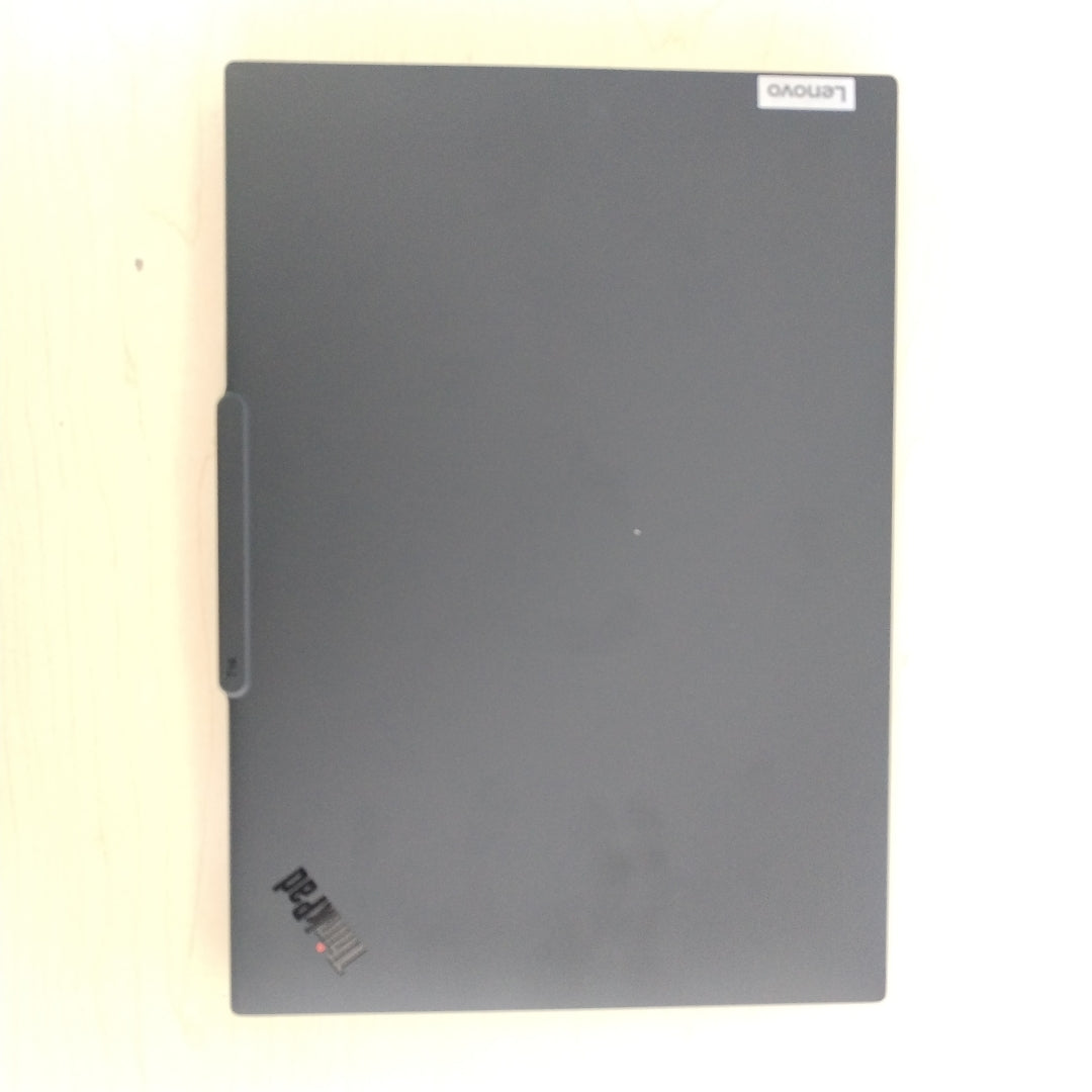 LAPTOP LENOVO THINKPAD T14 GEN 5 (2024) 512 GB SSD 16 GB RAM (SEMINUEVO)