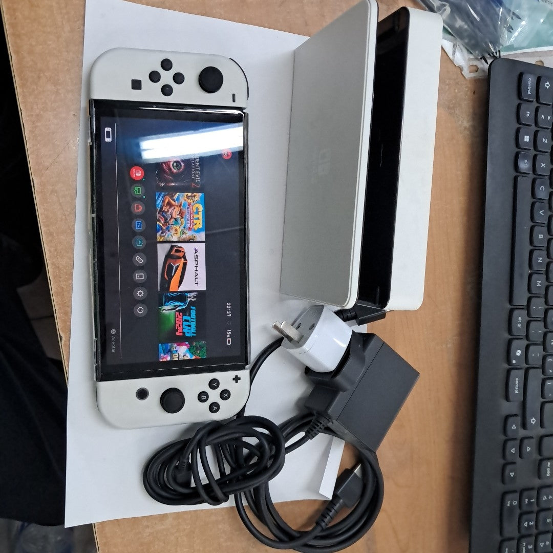 CONSOLA DE VIDEOJUEGO NINTENDO SWITCH OLED 64 GB (SEMINUEVO)