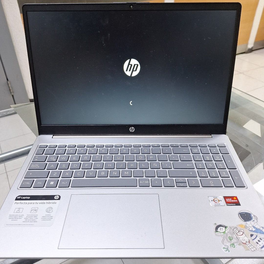 LAPTOP HP 15-FC0069LA (2024) 512 GB SSD 8 GB RAM (SEMINUEVO)
