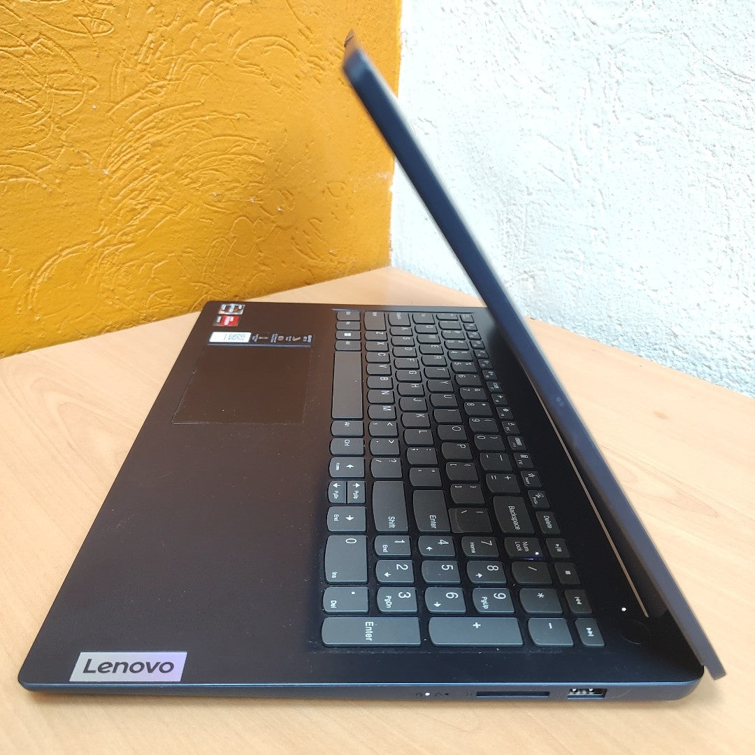 LAPTOP LENOVO IDEAPAD 1 15AMN7 (2024) 256 GB SSD 8 GB RAM (SEMINUEVO)