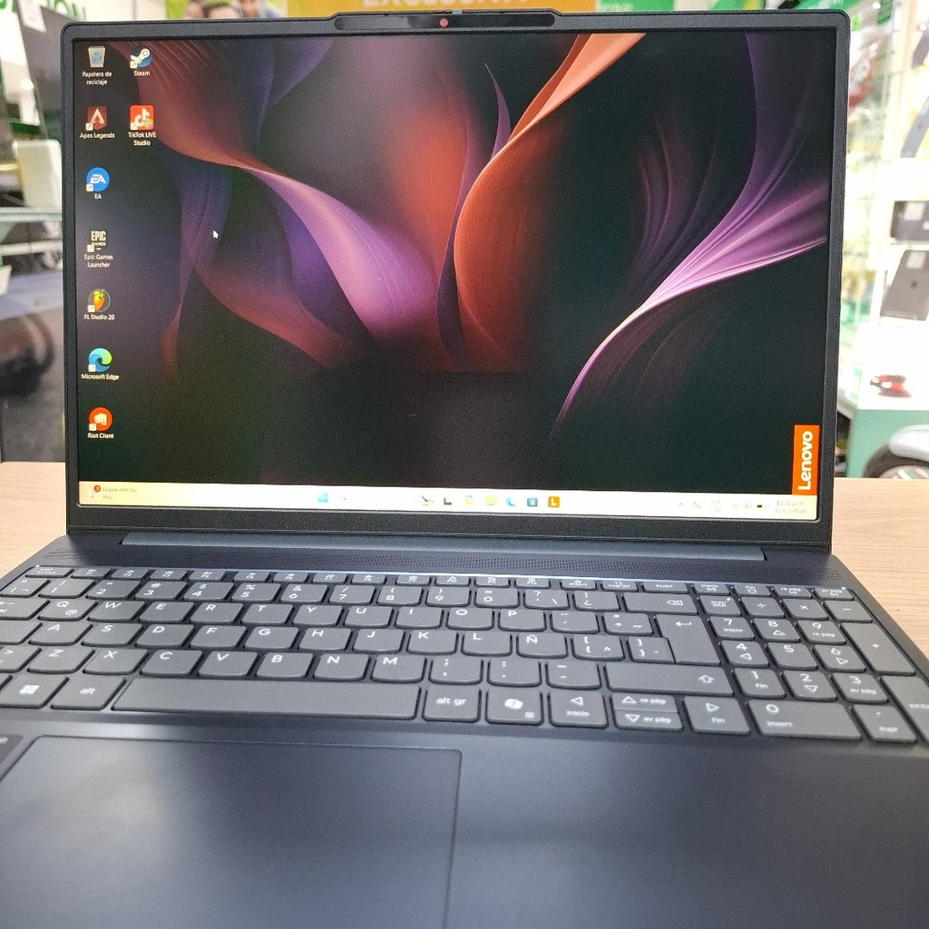 LAPTOP LENOVO IDEAPAD SLIM 3 15ARP10 (2025) 1 TB SSD 16 GB RAM (SEMINUEVO)