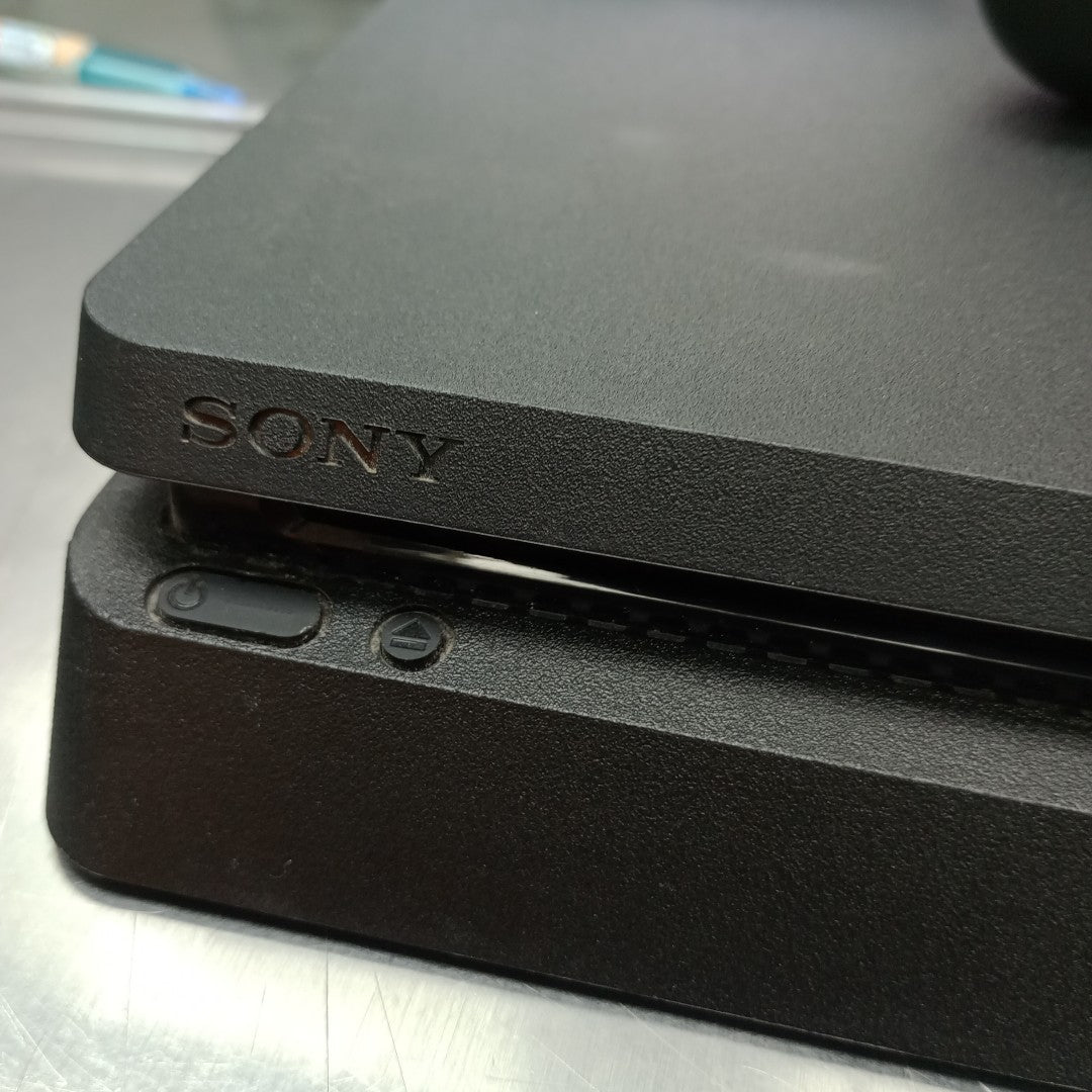 CONSOLA DE VIDEOJUEGO SONY PS4 1 TB (SEMINUEVO)