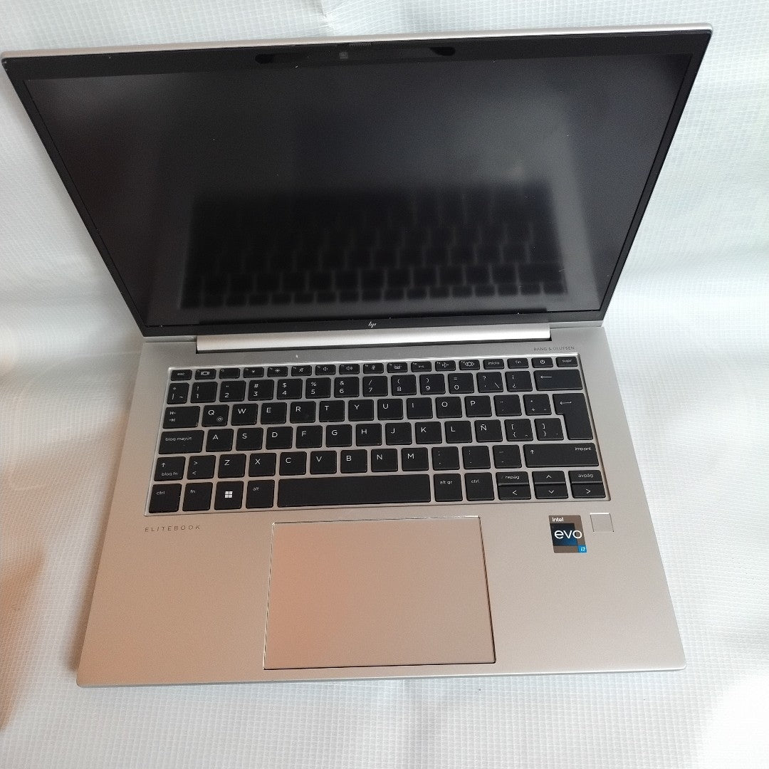 LAPTOP HP ELITEBOOK 840 G9 (2024) 256 GB SSD 16 GB RAM (SEMINUEVO)