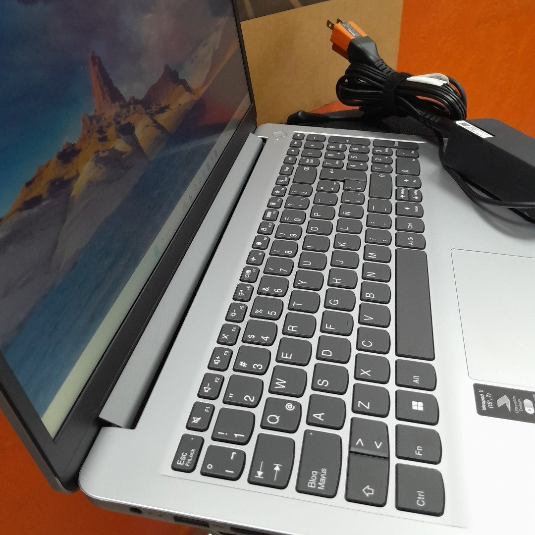 LAPTOP LENOVO IDEAPAD 1 15IJL7 (2025) 256 GB SSD 8 GB RAM (SEMINUEVO)