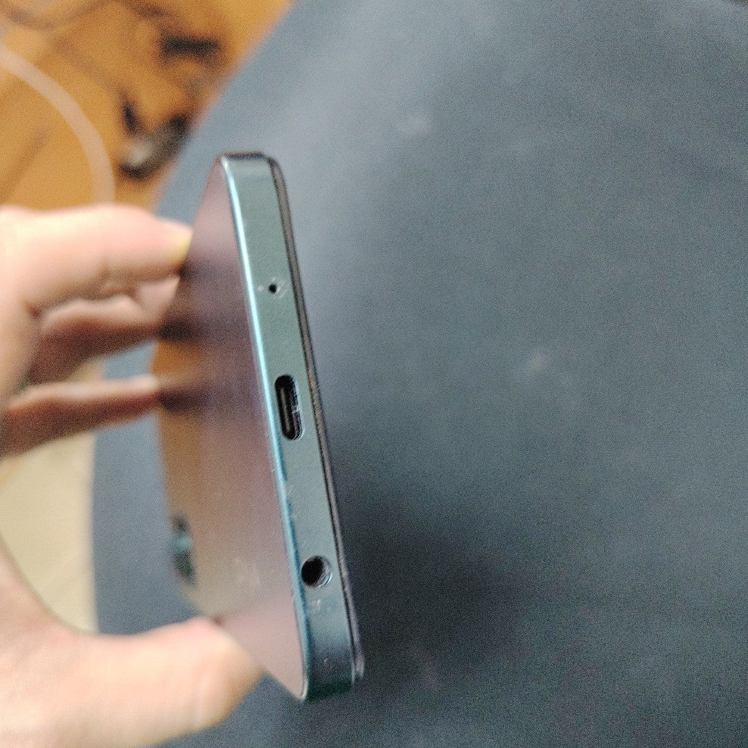 CELULAR VIVO Y04 V2430 (2025) 256 GB 4 GB RAM (SEMINUEVO)