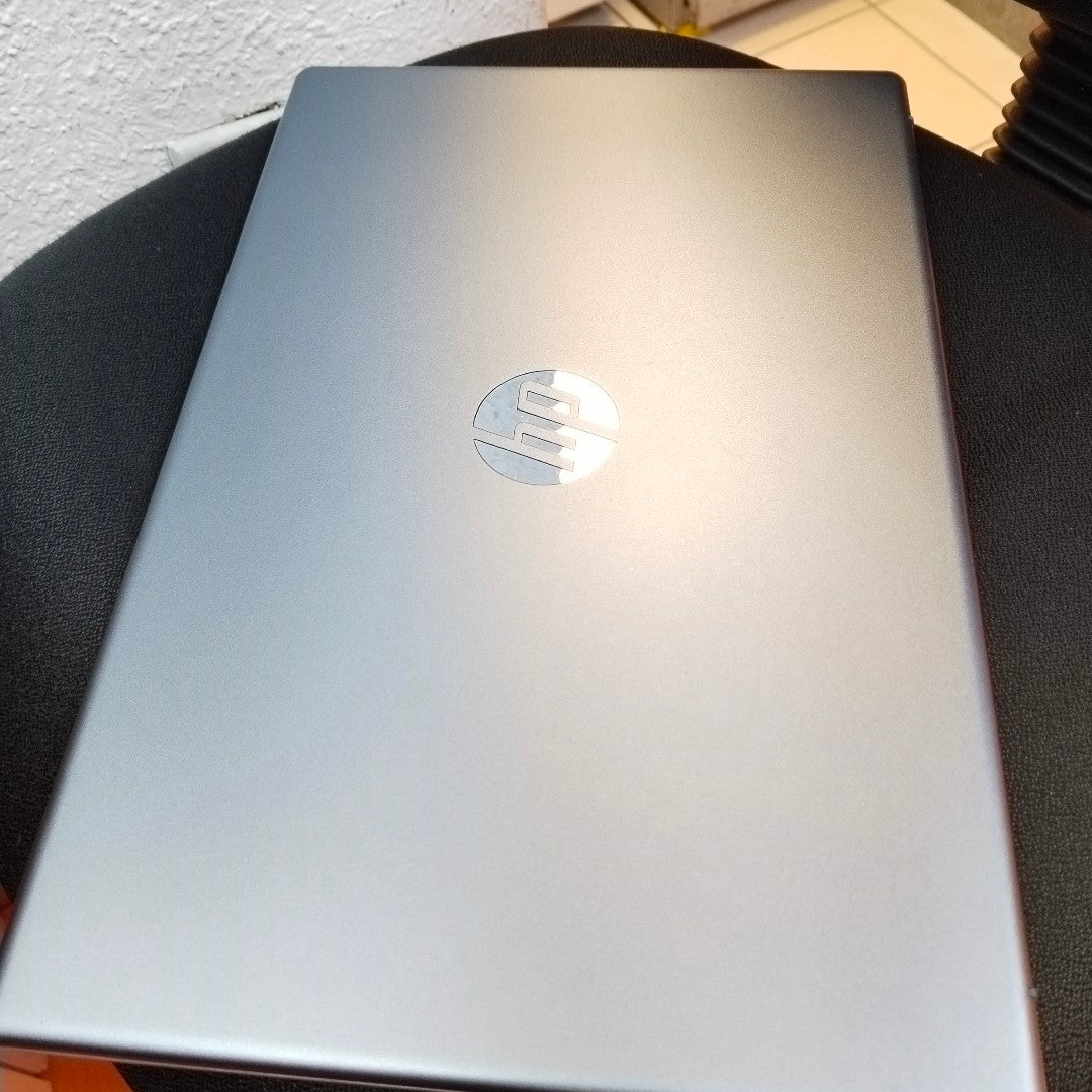 LAPTOP HP 15-FC0230LA (2025) 512 GB SSD 8 GB RAM (SEMINUEVO)
