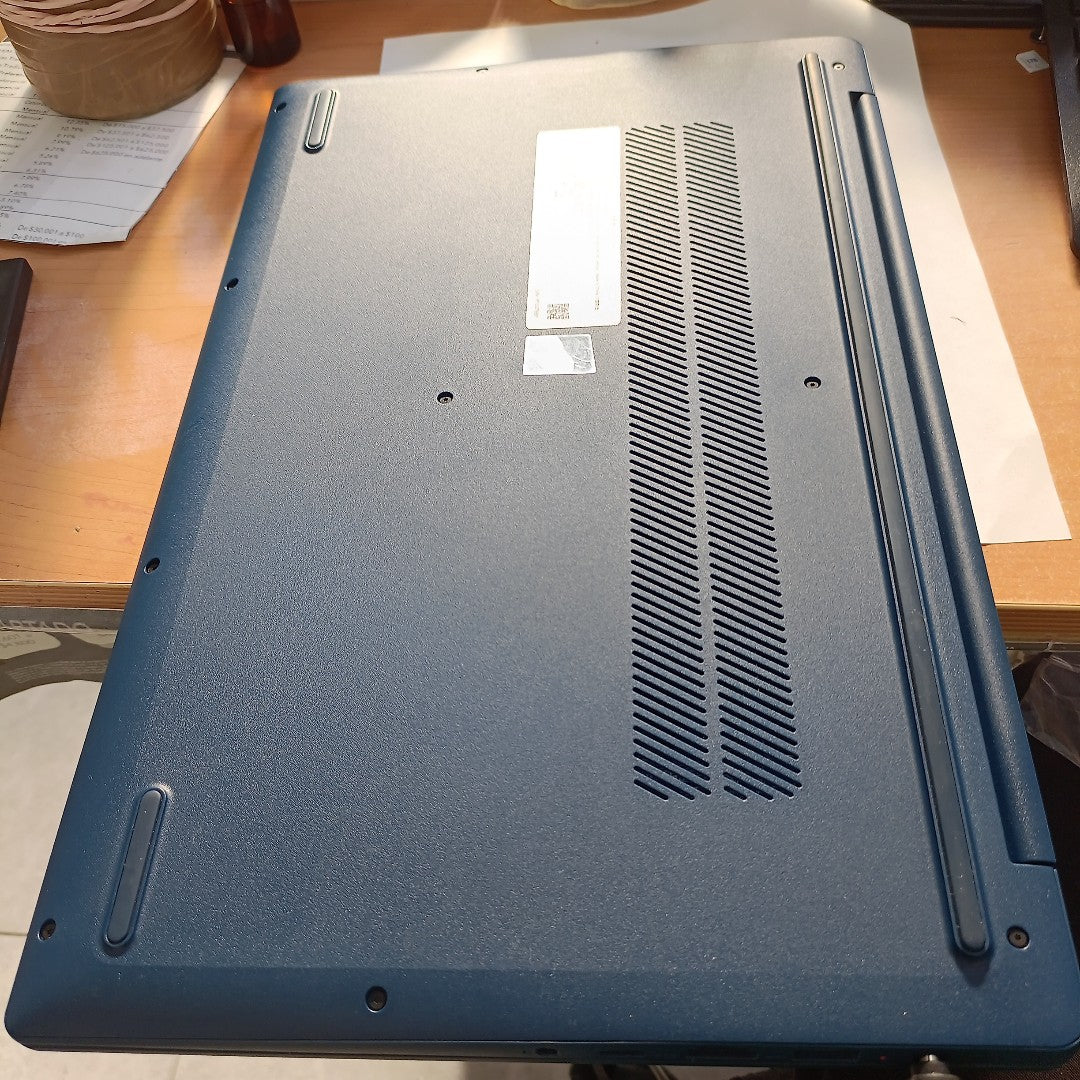 LAPTOP LENOVO IDEAPAD SLIM 3 15IAN8 (2024) 256 GB SSD 8 GB RAM (SEMINUEVO)