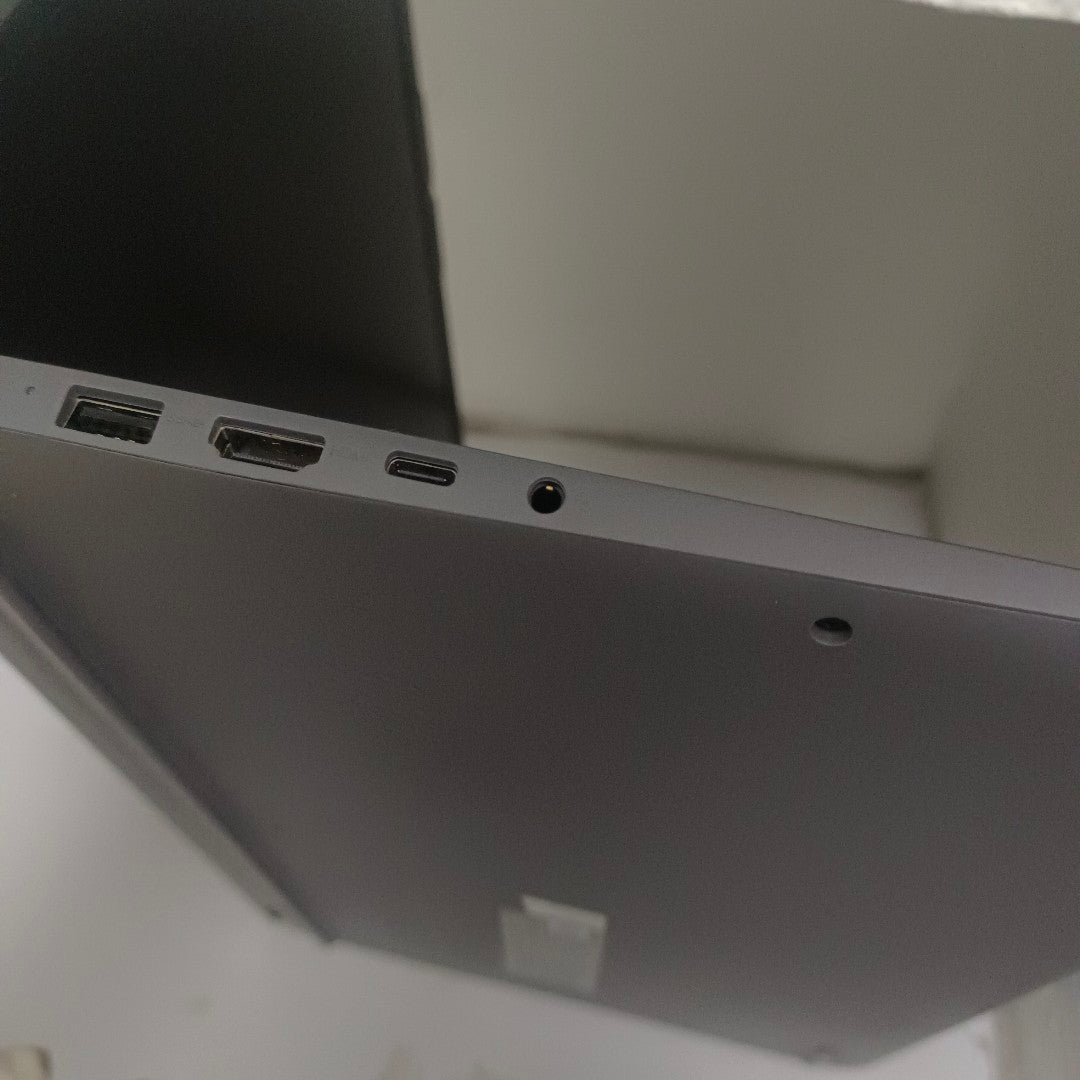LAPTOP LENOVO IDEAPAD SLIM 3 15IAH8 (2024) 512 GB SSD 8 GB RAM (SEMINUEVO)