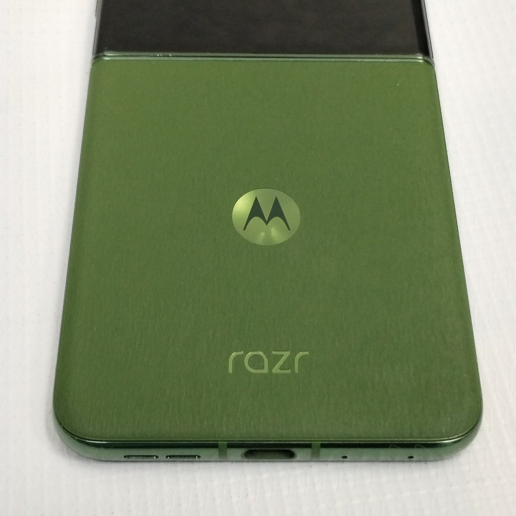 CELULAR MOTOROLA RAZR 50 ULTRA XT2451-3 (2024) 512 GB 12 GB RAM (SEMINUEVO)