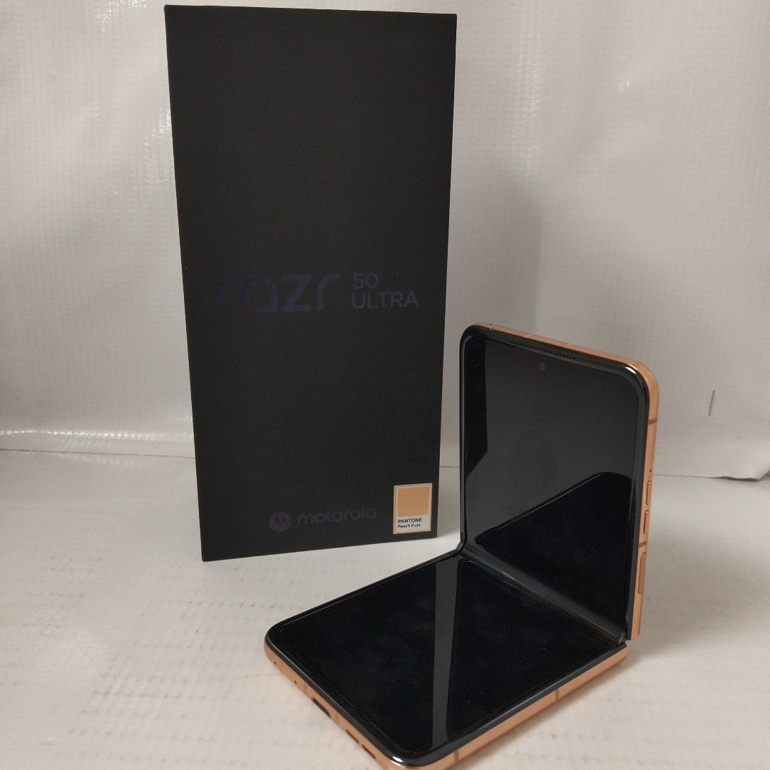 CELULAR MOTOROLA RAZR 50 ULTRA XT2451-3 (2024) 512 GB 12 GB RAM (SEMINUEVO)