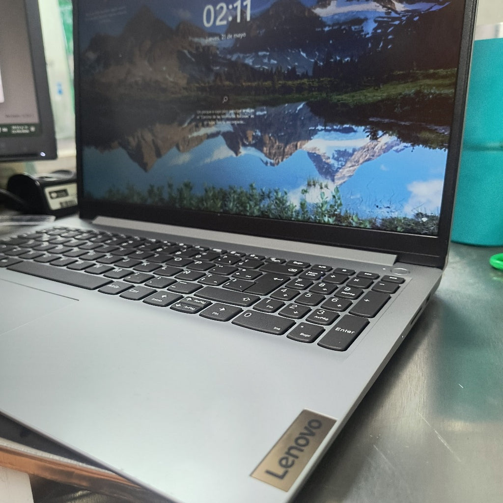 LAPTOP LENOVO IDEAPAD 1 15IGL7 (2024) 256 GB SSD 8 GB RAM (SEMINUEVO)