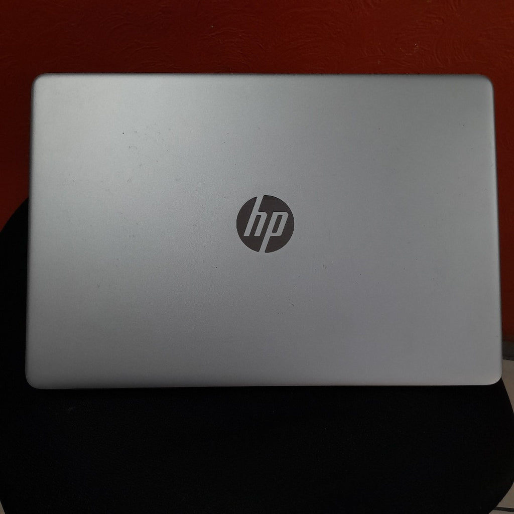 LAPTOP HP 15-EF1501LA (2022) 256 GB SSD 8 GB RAM (SEMINUEVO)