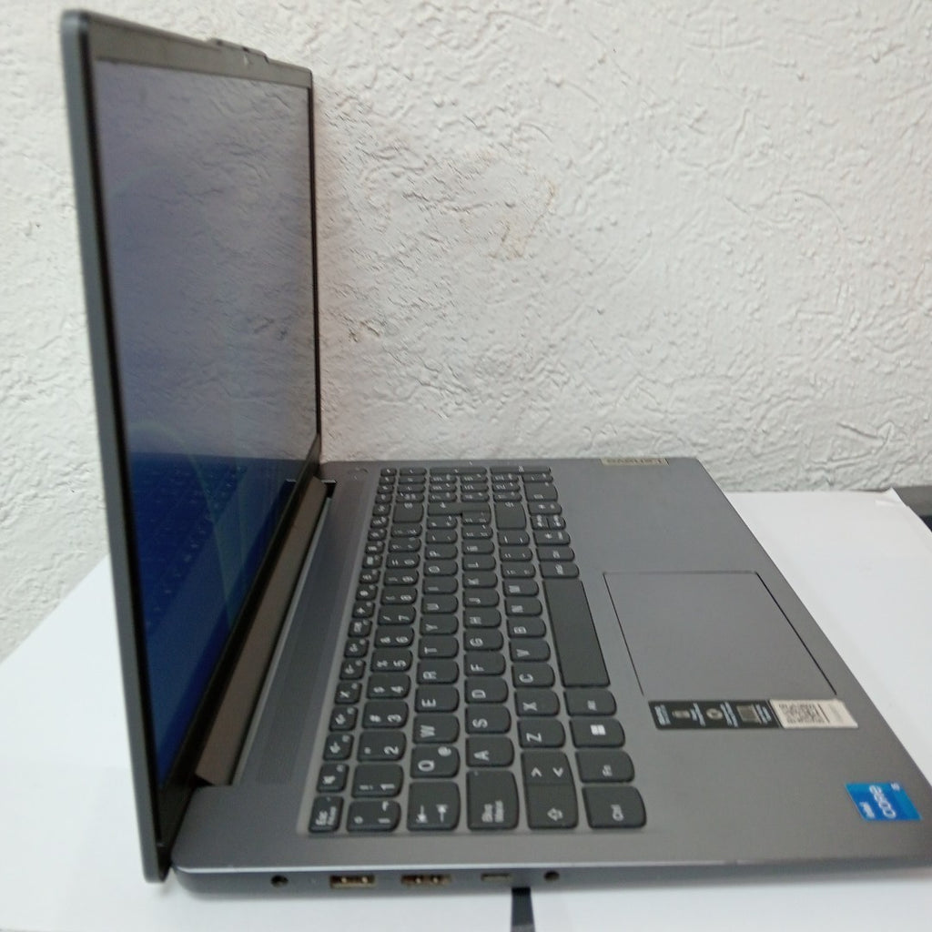 LAPTOP LENOVO IDEAPAD SLIM 3 15IAH8 (2023) 512 GB SSD 8 GB RAM