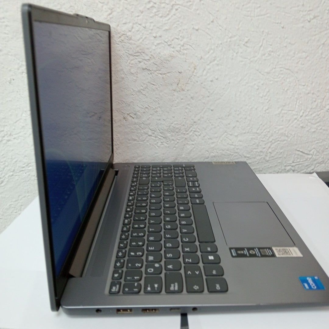 LAPTOP LENOVO IDEAPAD SLIM 3 15IAH8 (2023) 512 GB SSD 8 GB RAM