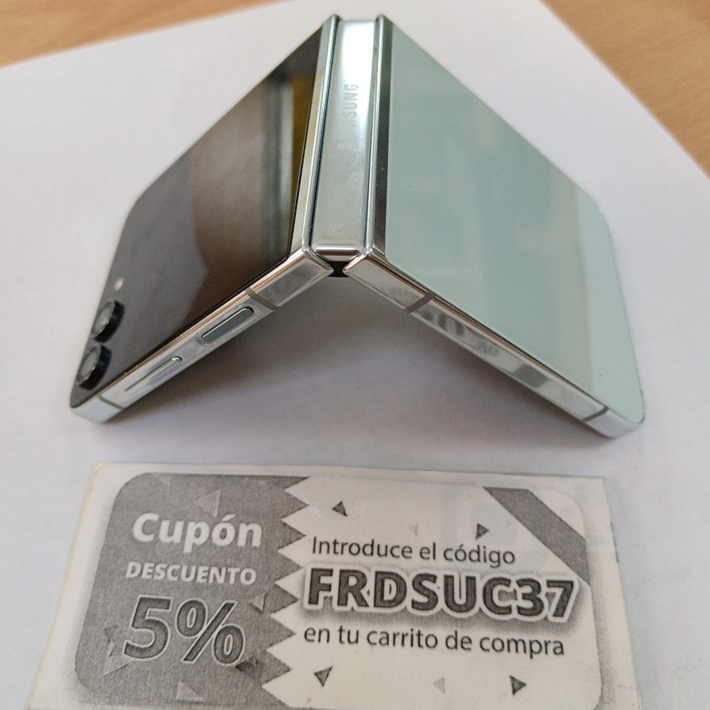 CELULAR SAMSUNG GALAXY Z FLIP 5 SM-F731B (2023) 256 GB 8 GB RAM (SEMINUEVO)