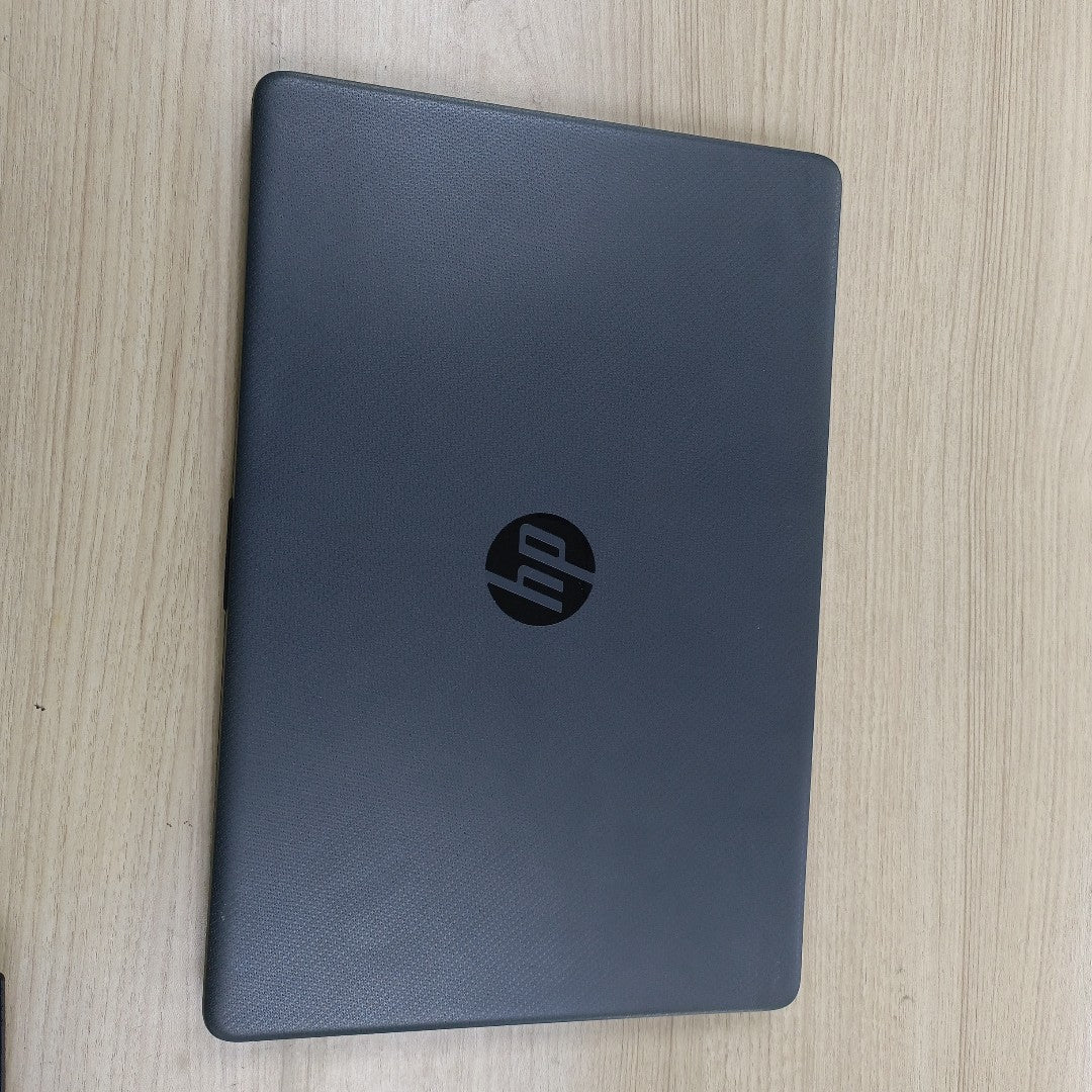 LAPTOP HP 250R G9 (2024) 512 GB SSD 16 GB RAM (SEMINUEVO)