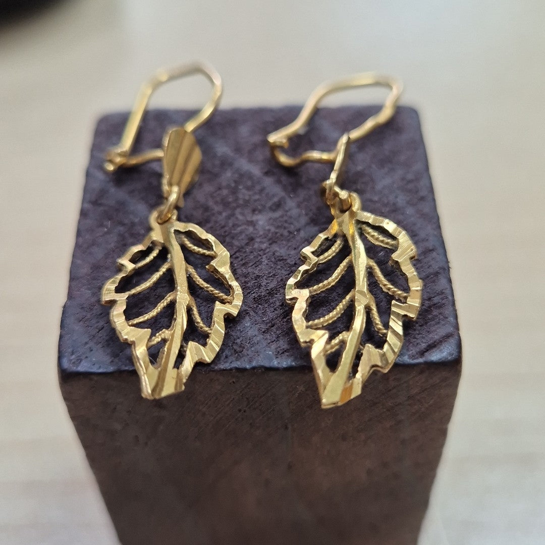 ARETES PAR ORO 18 K 2.4 GRMS (SEMINUEVO)