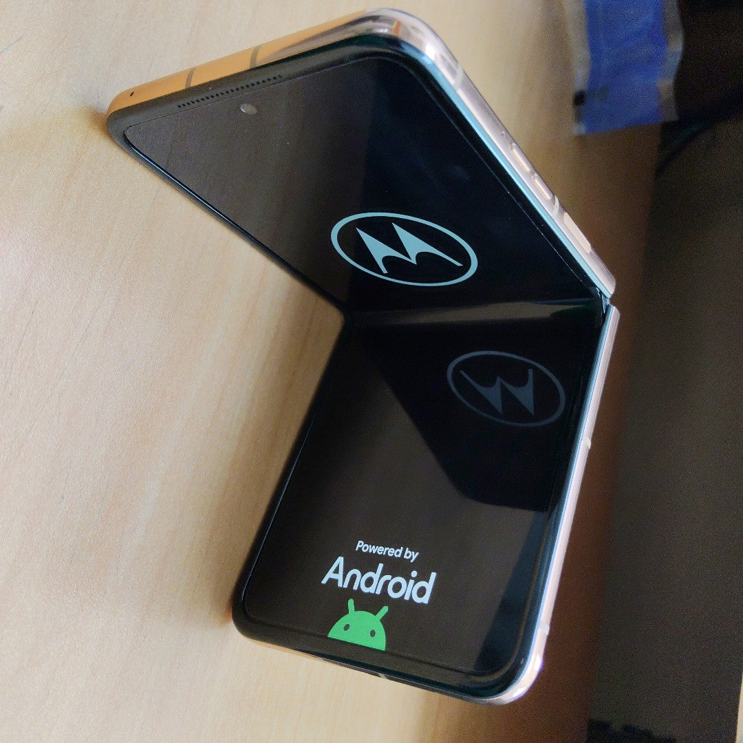 CELULAR MOTOROLA RAZR 50 ULTRA XT2451-3 (2024) 512 GB 12 GB RAM