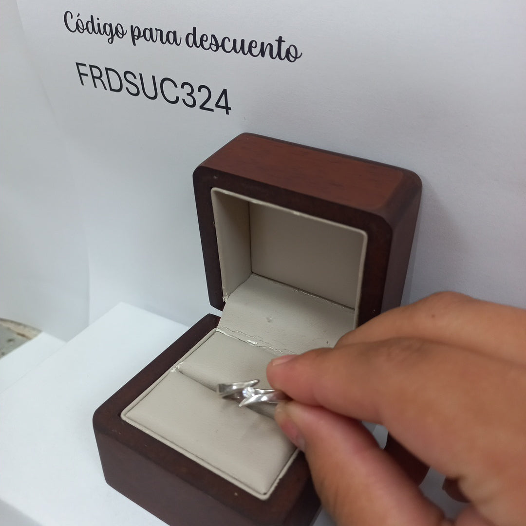 ANILLO, ROSARIO ORO BLANCO 14 K 4.3 GRMS (SEMINUEVO)