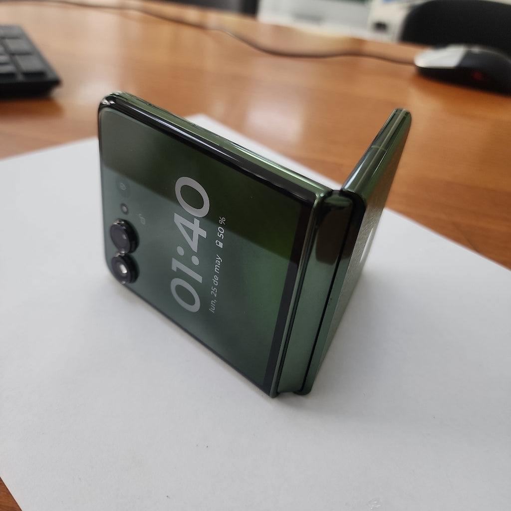 CELULAR MOTOROLA RAZR 50 ULTRA XT2451-3 (2024) 512 GB 12 GB RAM (SEMINUEVO)