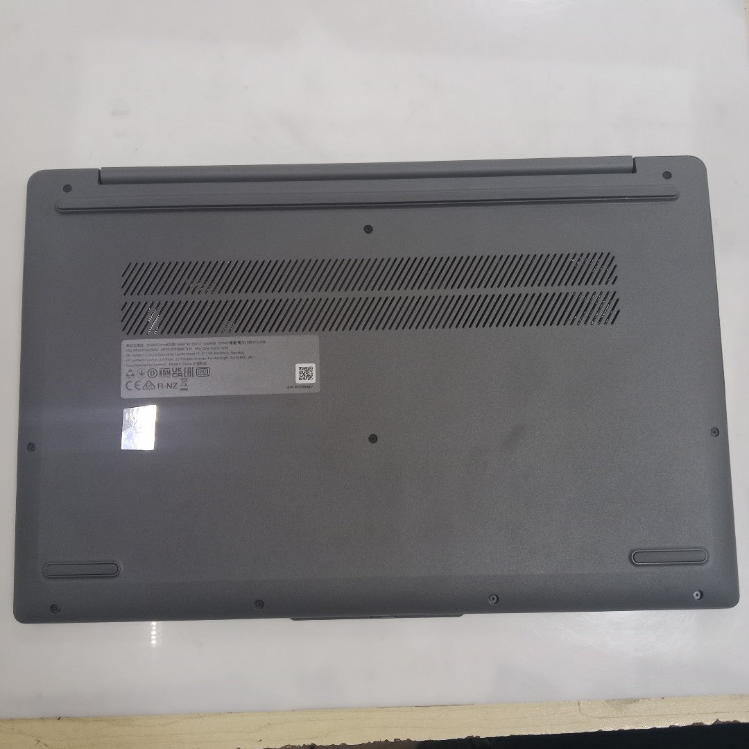 LAPTOP LENOVO IDEAPAD SLIM 3 15AMN8 (2025) 512 GB SSD 8 GB RAM (SEMINUEVO)