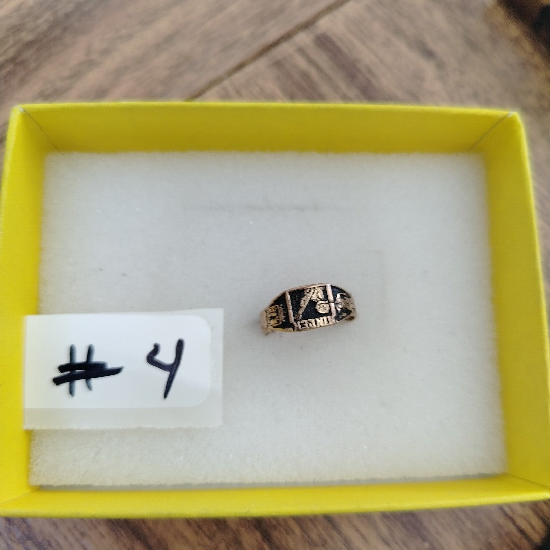 ANILLO DE GRADUACIÓN ORO 8 K 1.1 GRMS (SEMINUEVO)